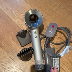 Dyson supersonic hairdryer used